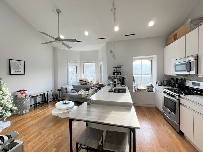 1607 Tremont St in Boston, MA - Foto de edificio - Building Photo