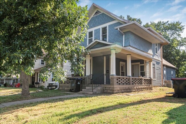 411 N College St in Warrensburg, MO - Building Photo - Building Photo