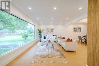94 Lynvalley Crescent in Toronto, ON - Building Photo - Building Photo