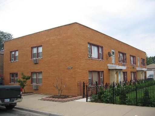 4043 W 63rd St in Chicago, IL - Building Photo