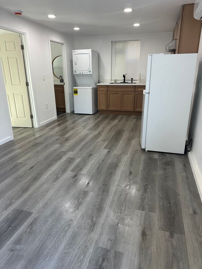 1467 N Hilltop Dr in Azusa, CA - Building Photo - Building Photo