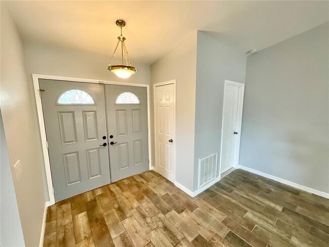 2991 Valencia Ln E in Palm Harbor, FL - Foto de edificio - Building Photo