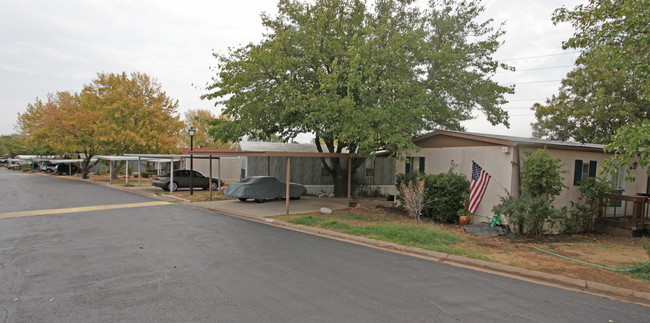 La Casita Manufactured Home Community in North Richland Hills, TX - Building Photo - Building Photo