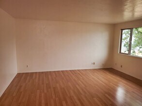 2112 2nd St in Springfield, OR - Building Photo - Building Photo