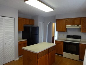 15 E Woodfield in Pataskala, OH - Building Photo - Building Photo