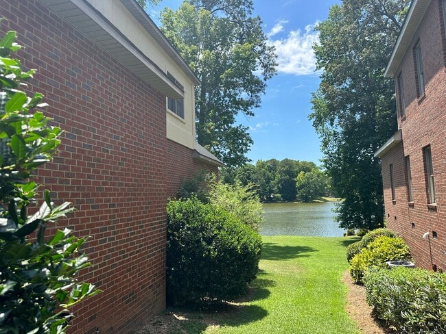 110 Wimbledon Ct in Greenwood, SC - Building Photo - Building Photo