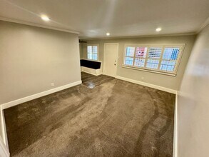 5959 E Naples Plaza in Long Beach, CA - Building Photo - Building Photo