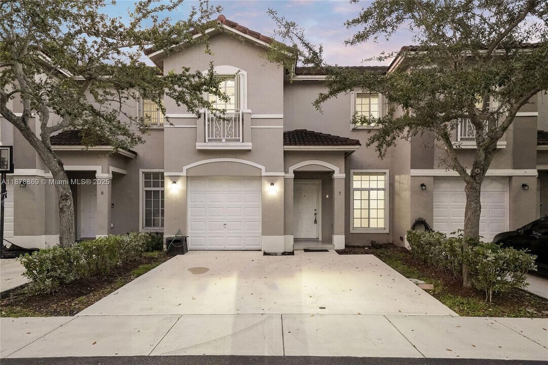 14606 SW 38th St in Miami, FL - Building Photo