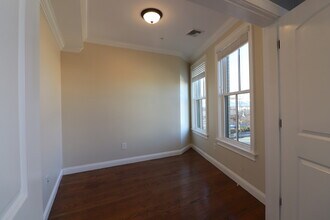 38 Hyde Park Ave, Unit #5 in Boston, MA - Building Photo - Building Photo