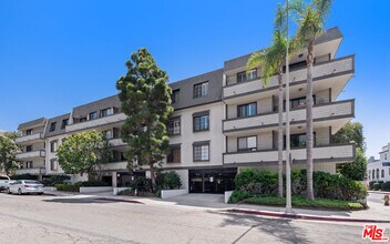 306 Bora Bora Way in Marina Del Rey, CA - Building Photo - Building Photo