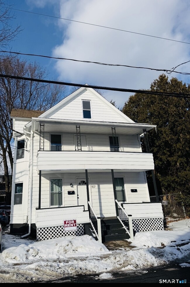 107 E Pearl St in Torrington, CT - Building Photo - Building Photo