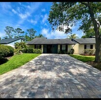 184 Bermuda Ct in Palm Valley, FL - Building Photo