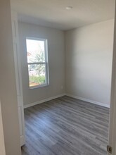 2082 Paragon Cir W in Clearwater, FL - Building Photo - Building Photo