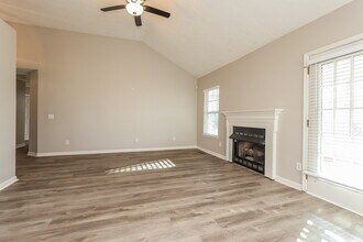 1540 Mt Mitchell Ct in Nashville, TN - Foto de edificio - Building Photo