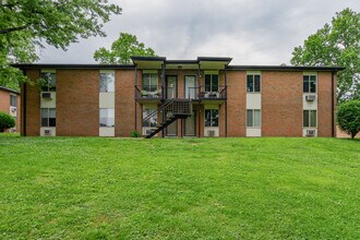 2601 Hillsboro Pike, Unit The Villager in Nashville, TN - Building Photo - Building Photo