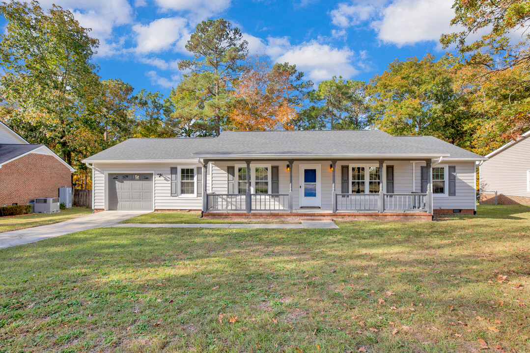 6261 Lakehaven Dr in Fayetteville, NC - Building Photo