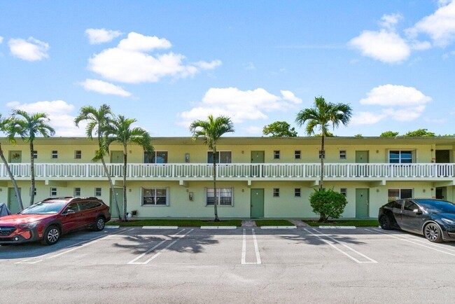 658 NE 6th Ct in Boynton Beach, FL - Building Photo - Building Photo