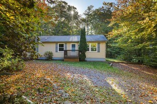 7133 Susquehanna Dr in Tobyhanna, PA - Building Photo