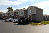 Woodland Village Apartments in Leavenworth, KS - Foto de edificio - Building Photo