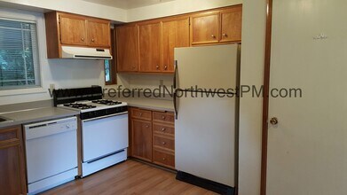 2233 Monterey Ln in Eugene, OR - Building Photo - Building Photo