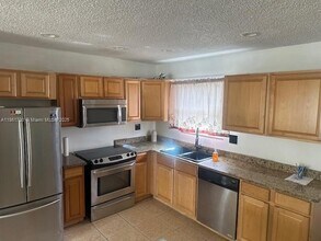 31 SW 8th Ct in Hallandale Beach, FL - Building Photo - Building Photo