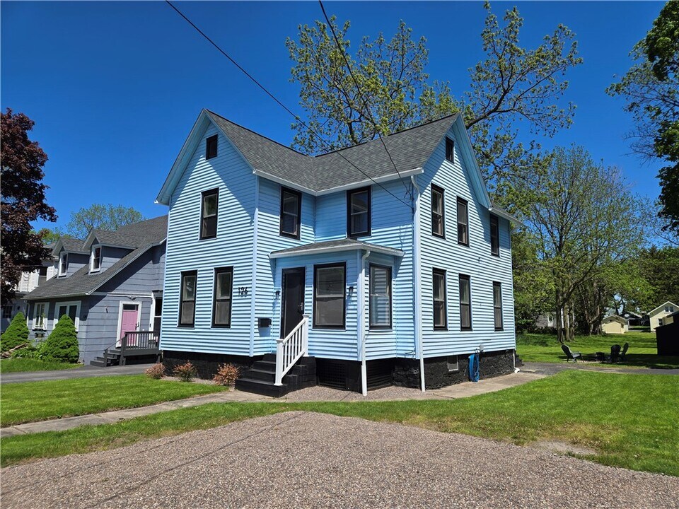 126 Lake Ave in Hilton, NY - Building Photo