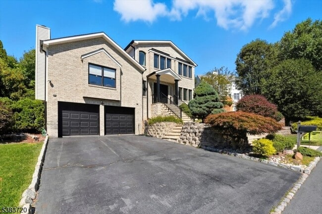 41 Stirling Terrace in Totowa, NJ - Building Photo - Building Photo