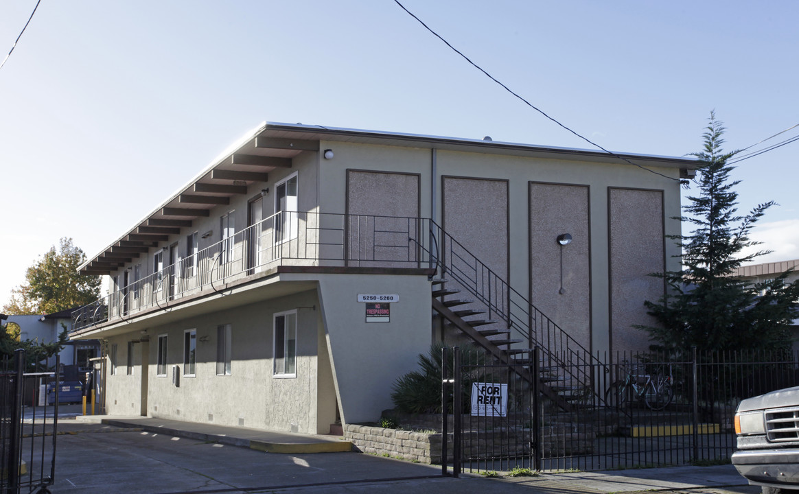 5250-5260 Riverside Ave in San Pablo, CA - Building Photo