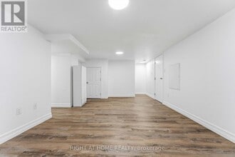 2160 Queensgrove Rd in Ottawa, ON - Building Photo - Building Photo