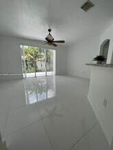11300 NW 74th Terrace in Medley, FL - Building Photo - Building Photo