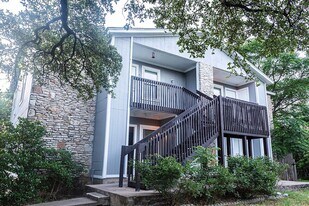 4431 Whispering Valley Dr in Austin, TX - Building Photo
