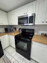 328 NW 12th Ave in Miami, FL - Foto de edificio - Building Photo