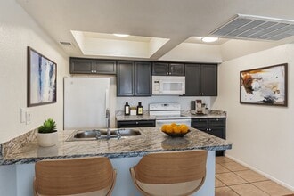 Papago Buttes III in Phoenix, AZ - Building Photo - Building Photo