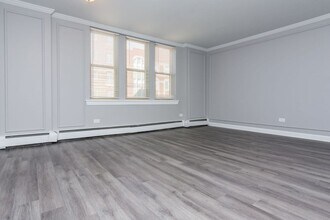 7147 S Jeffery Blvd in Chicago, IL - Building Photo - Building Photo