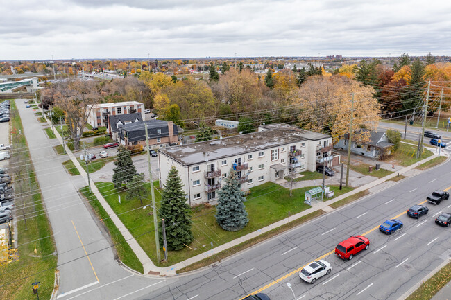 110 Victoria St W in Whitby, ON - Building Photo - Building Photo