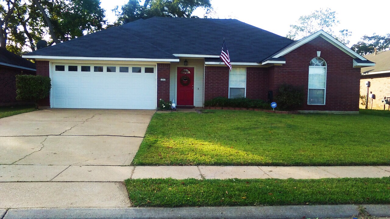 1502 Winchester Dr in Bossier City, LA - Building Photo