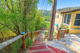 34 Sunrise Ave in Mill Valley, CA - Foto de edificio - Building Photo