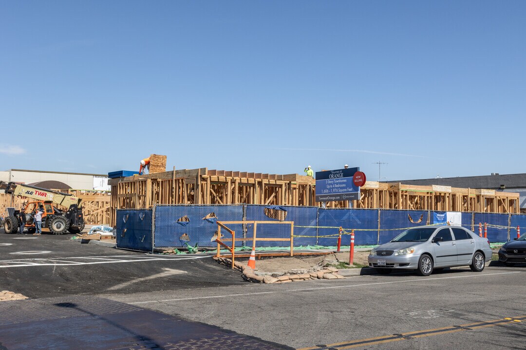 Orange Ave Townhomes in Anaheim, CA - Building Photo