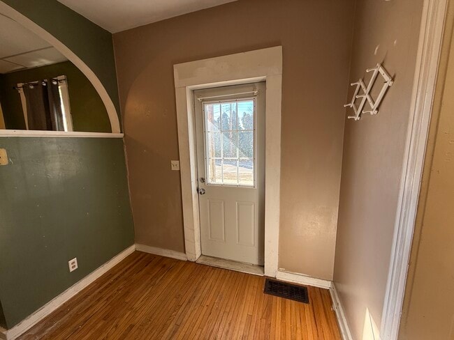 417 E Orange St, Unit 1 in Geneseo, IL - Foto de edificio - Building Photo