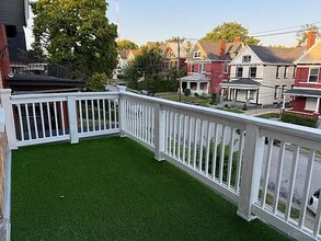 2025 Burnet Ave, Unit 2 in Cincinnati, OH - Foto de edificio - Building Photo