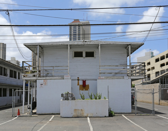 1693 Kalauokalani Way in Honolulu, HI - Building Photo - Building Photo