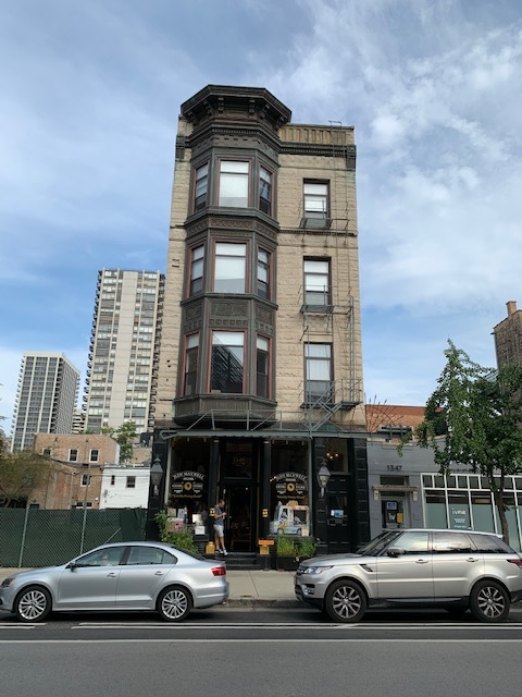 1349 N Wells St, Unit 202 in Chicago, IL - Building Photo