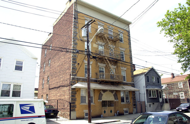 165-167 Oliver St in Newark, NJ - Foto de edificio - Building Photo