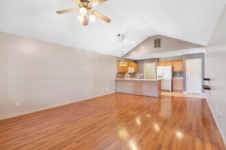 3832 W Brook Ct in Springfield, MO - Building Photo - Building Photo