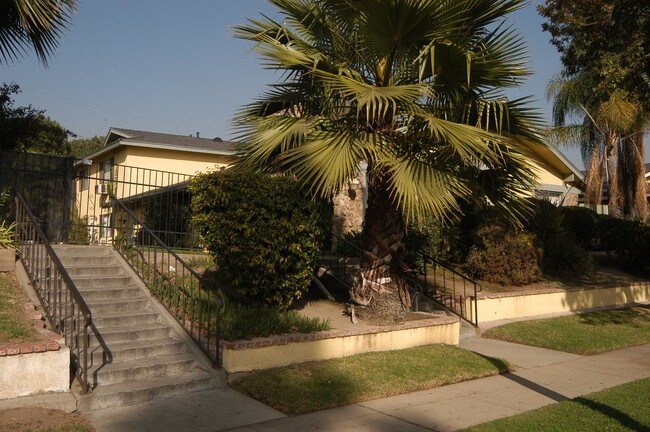 1033 Springfield St in Upland, CA - Foto de edificio - Building Photo