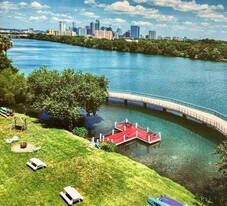 1818 S Lakeshore Blvd in Austin, TX - Building Photo