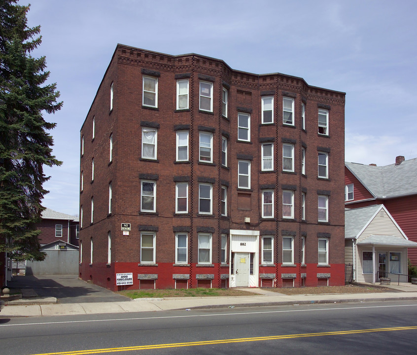 882 Chicopee St in Chicopee, MA - Foto de edificio