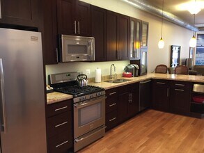 706 N Wells St, Unit 2nd floor in Chicago, IL - Building Photo - Building Photo