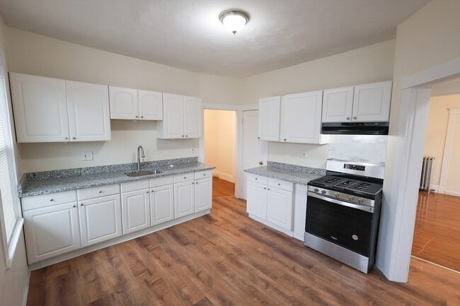42 Hiawatha Rd, Unit 3 in Boston, MA - Building Photo - Building Photo