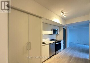 500 Wilson Ave in Toronto, ON - Building Photo - Building Photo